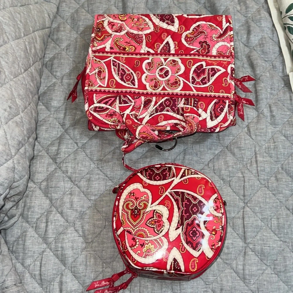 Vera Bradley retired red paisley hanging cosmetic bag and case - Picture 2 of 12